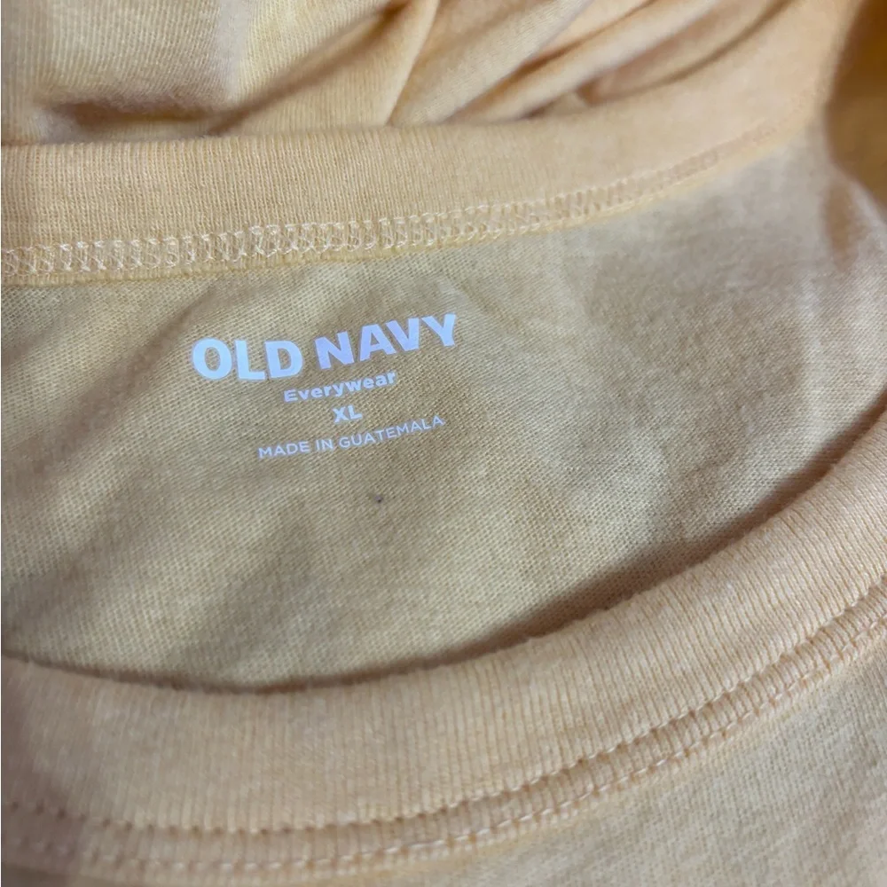 Old Navy Tomato Graphic Tee - Picture 3 of 3